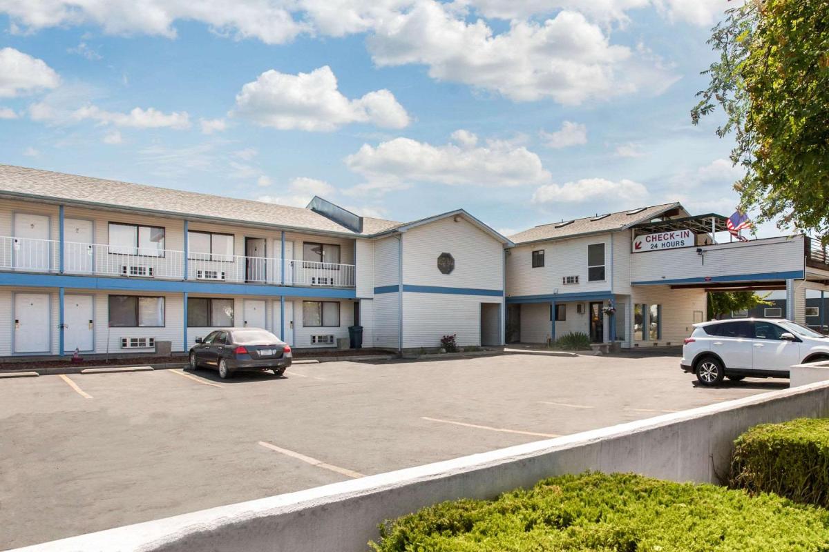 Rodeway Inn - image 3