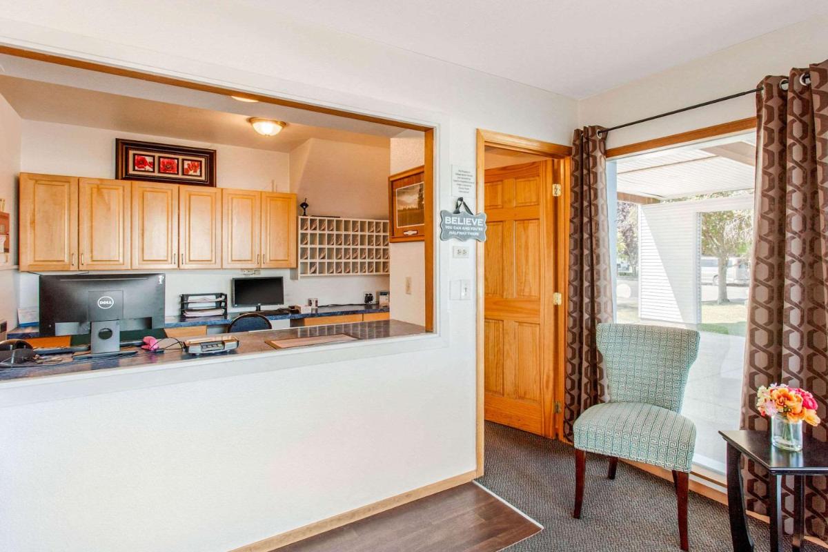 Rodeway Inn - image 4