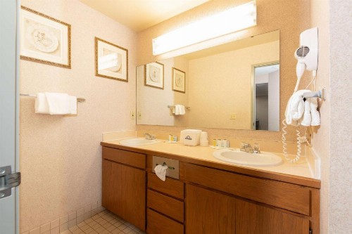 Days Inn by Wyndham Coeur d'Alene - image 42