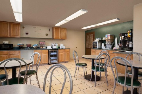 Super 8 by Wyndham Coeur d'Alene - image 13