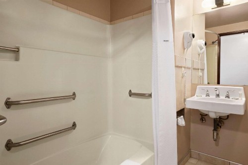 Super 8 by Wyndham Coeur d'Alene - image 14