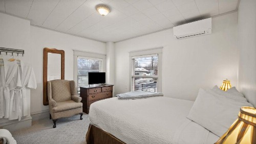 Greenbriar Inn - image 20
