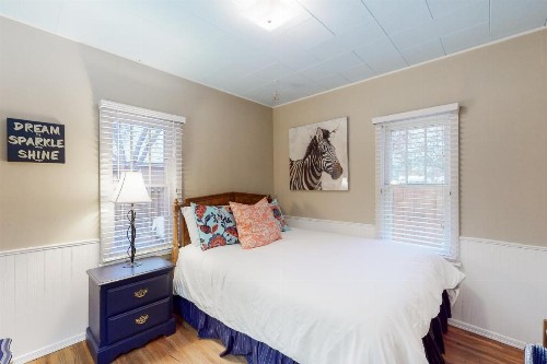 Charming Coeur d'Alene Vintage Family Cottage - image 11