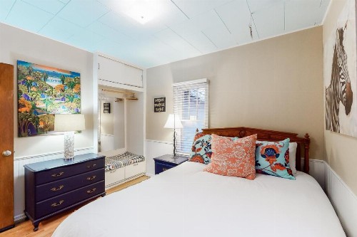 Charming Coeur d'Alene Vintage Family Cottage - image 12