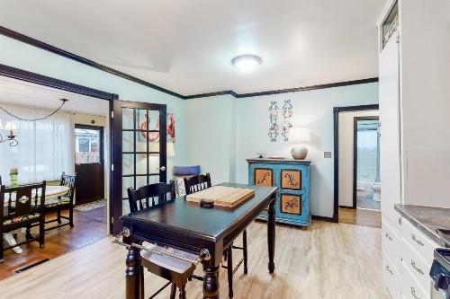 Charming Coeur d'Alene Vintage Family Cottage - image 5