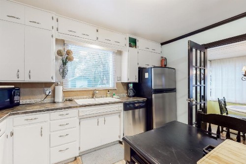 Charming Coeur d'Alene Vintage Family Cottage - image 8