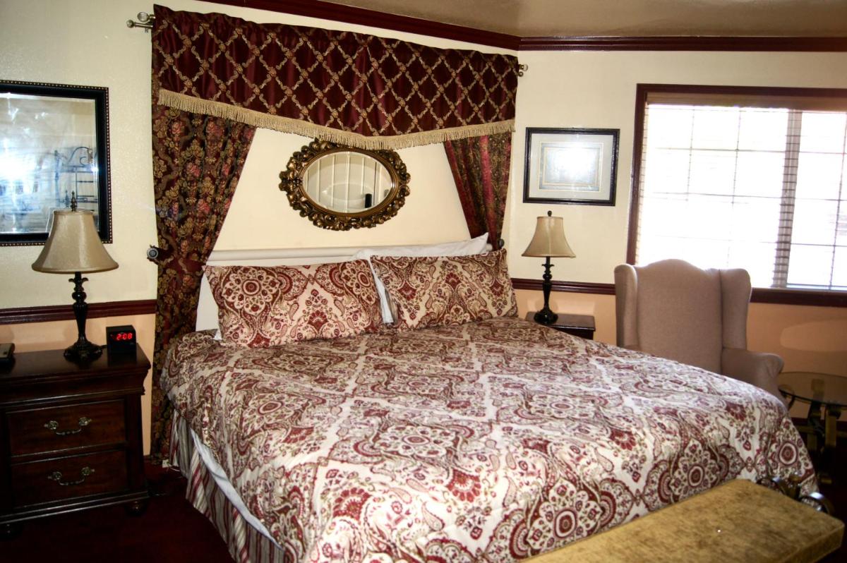 Flamingo Motel - image 3