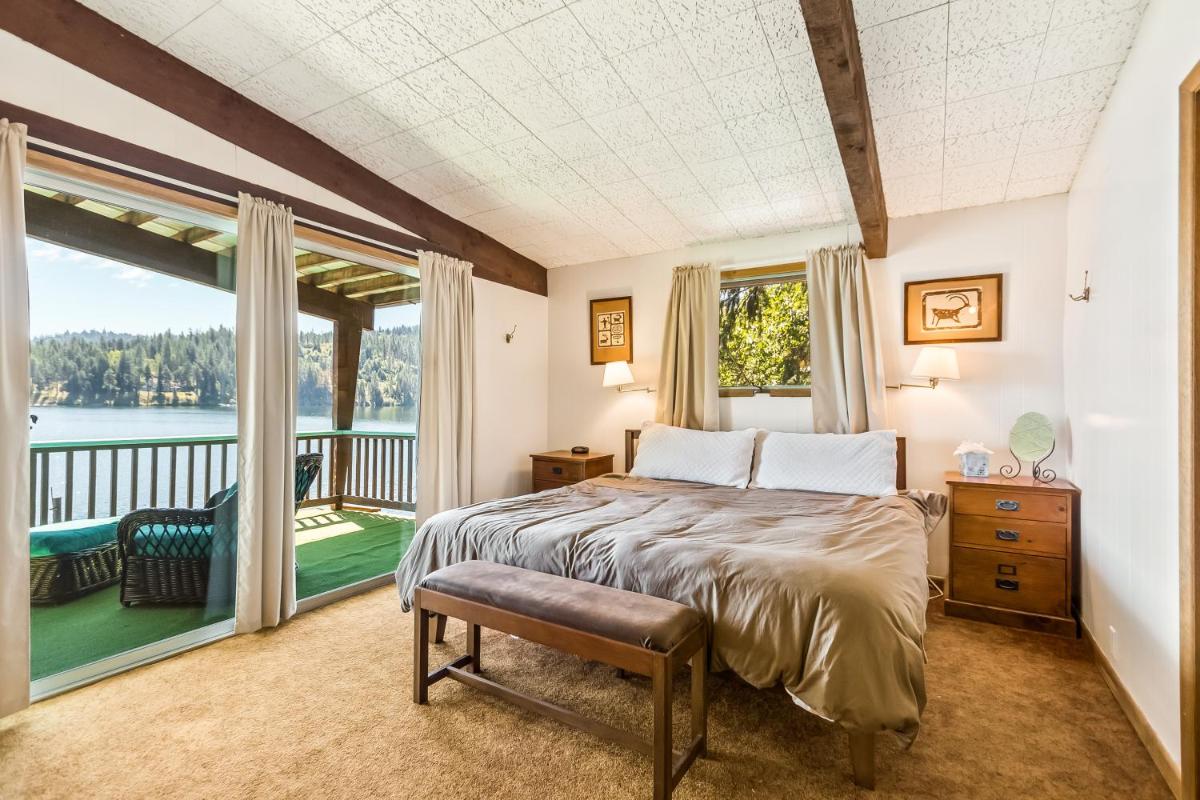 Mica Bay Serenity Cabin - image 6