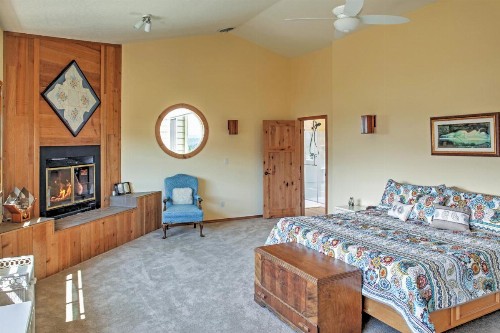 Forever Views Cozy Coeur dAlene Home with Hot Tub! - image 12