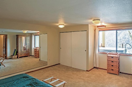Forever Views Cozy Coeur dAlene Home with Hot Tub! - image 8
