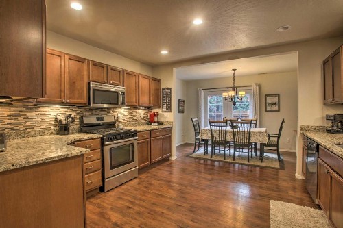Charming Coeur d'Alene Abode - Steps to Tubbs Hill! - image 10
