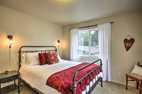 Charming Coeur d'Alene Abode - Steps to Tubbs Hill! - image 12