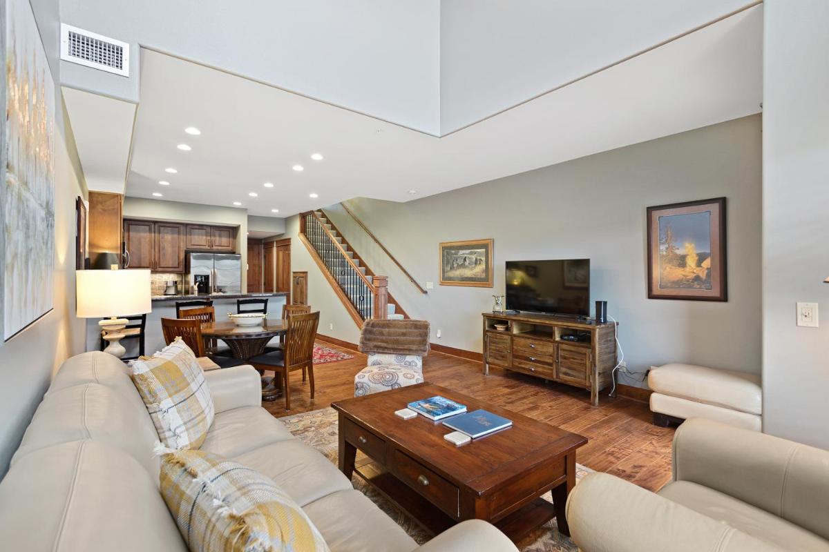 Fabulous Riverstone Retreat - main image