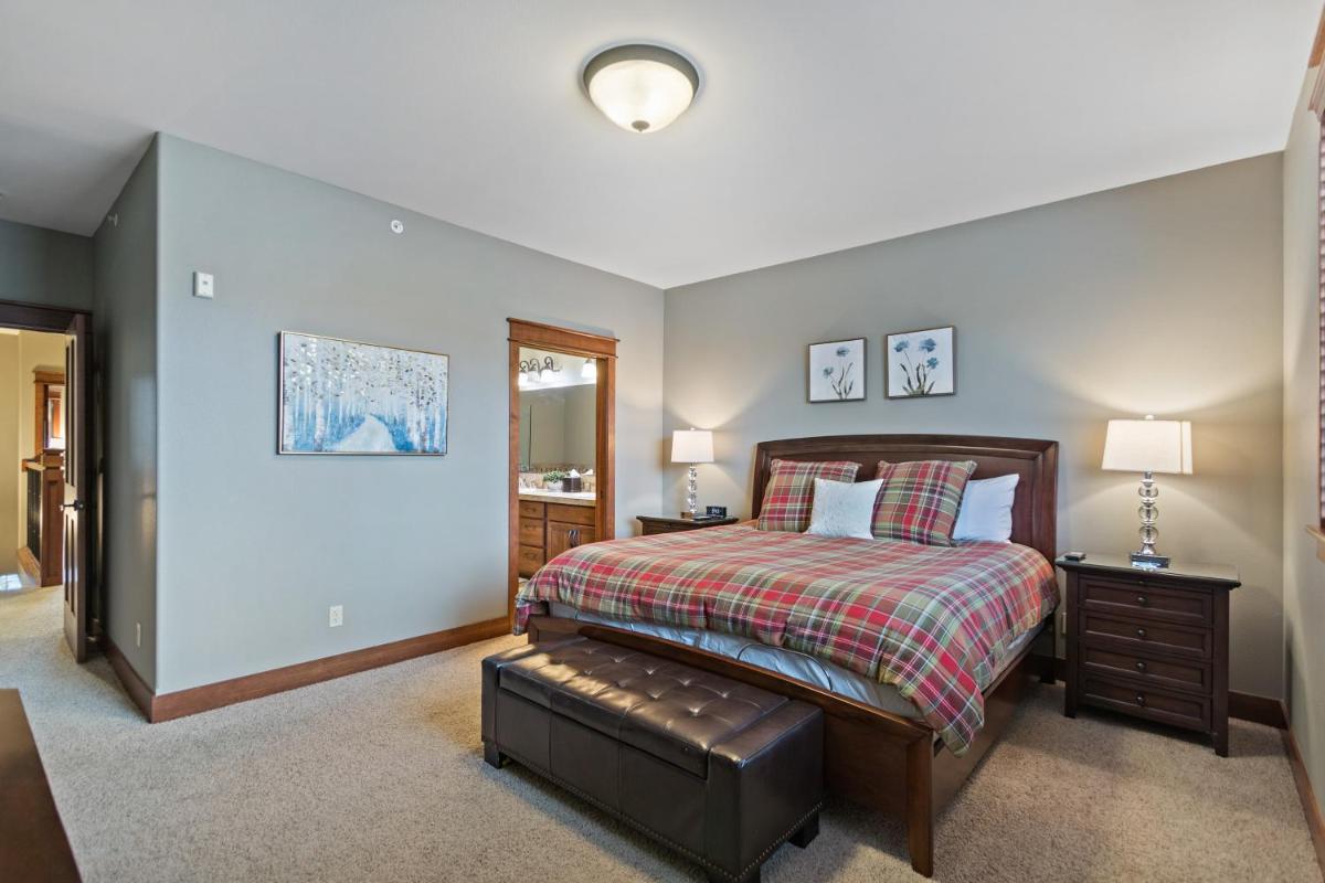 Fabulous Riverstone Retreat - image 2