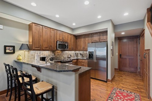 Fabulous Riverstone Retreat - image 4