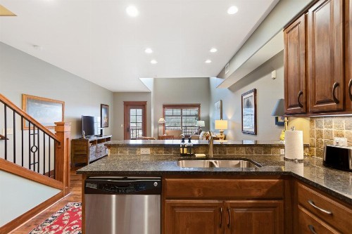 Fabulous Riverstone Retreat - image 5