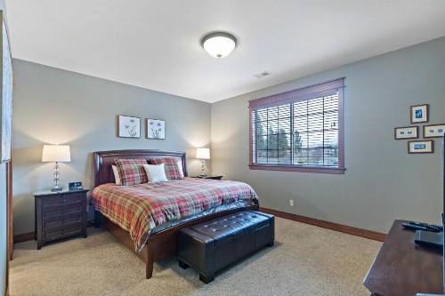 Fabulous Riverstone Retreat - image 8