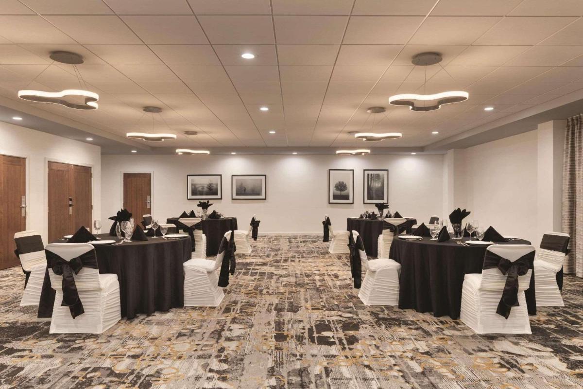 Radisson Hotel Atlanta Airport - image 3