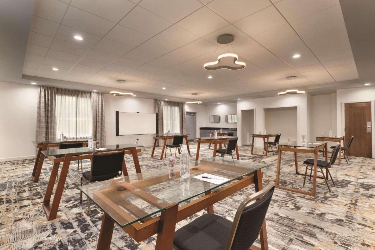 Radisson Hotel Atlanta Airport - image 5