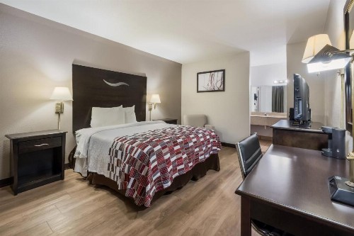 Manor Inn College Station - image 3