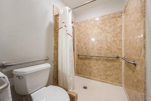 Manor Inn College Station - image 31