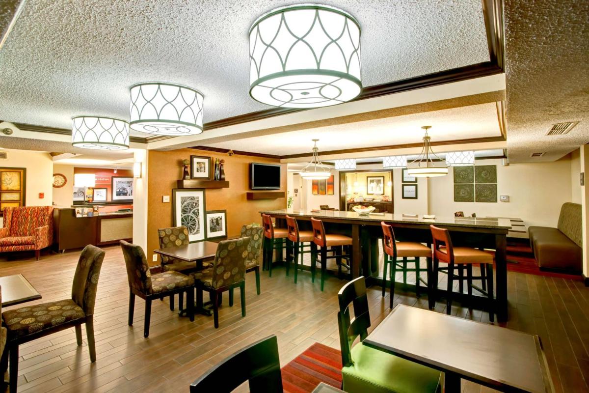 Hampton Inn College Station-Near Texas A&M University - image 3
