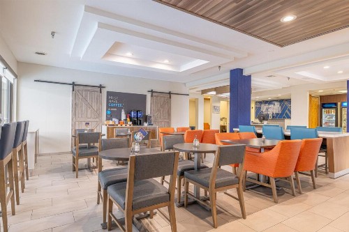 Holiday Inn Express Hotel & Suites College Station an IHG Hotel - image 44