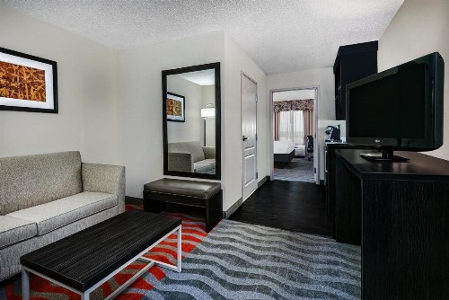 Holiday Inn & Suites College Station-Aggieland an IHG Hotel - image 27
