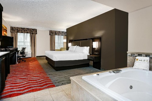 Holiday Inn & Suites College Station-Aggieland an IHG Hotel - image 7