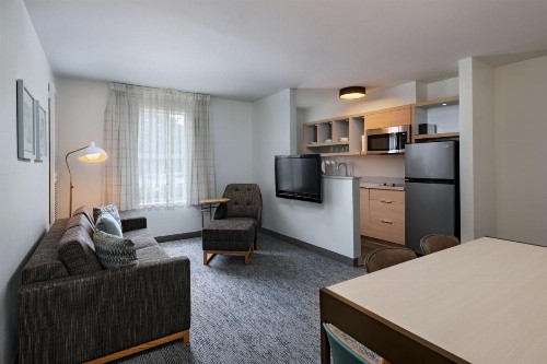 TownePlace Suites by Marriott College Station - image 17