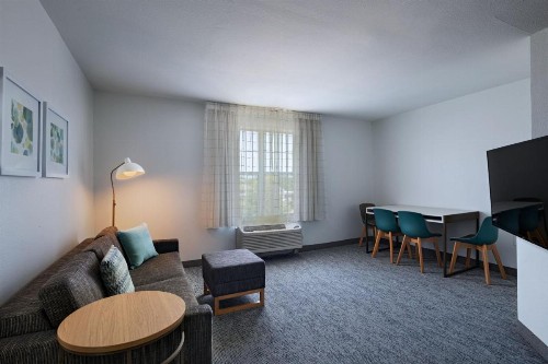 TownePlace Suites by Marriott College Station - image 23