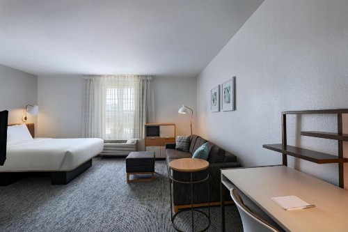 TownePlace Suites by Marriott College Station - image 35