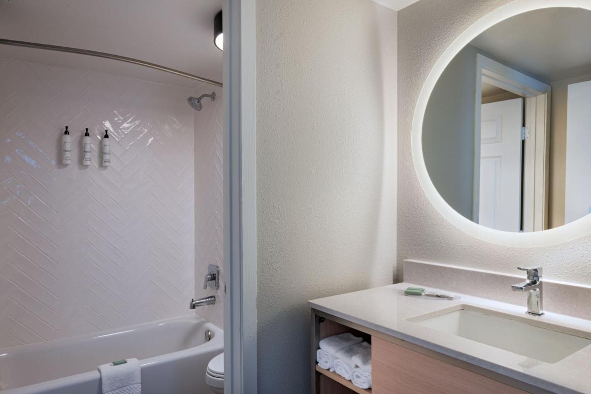 TownePlace Suites by Marriott College Station - image 6