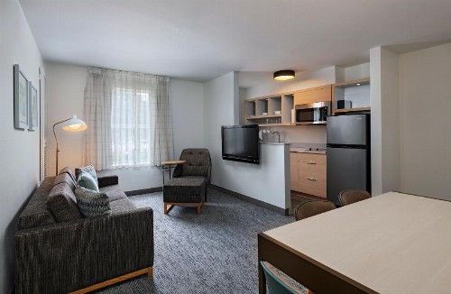 TownePlace Suites by Marriott College Station - image 8