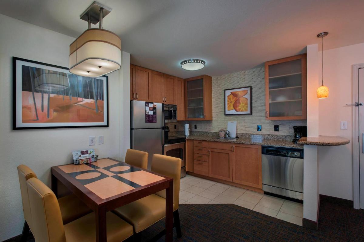 Residence Inn Bryan College Station - image 2