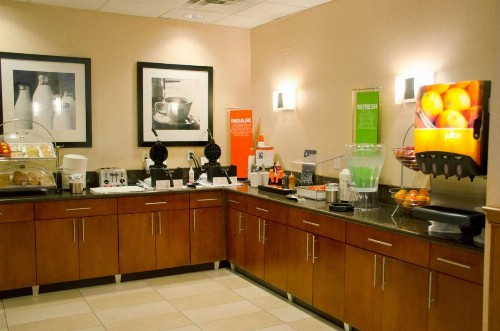 Hampton Inn & Suites College Station - image 10