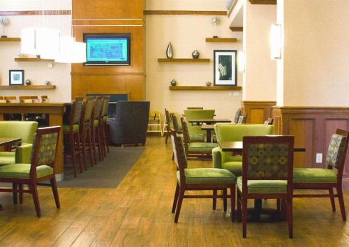 Hampton Inn & Suites College Station - image 3