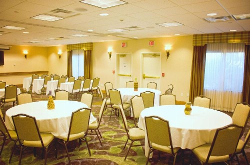 Hampton Inn & Suites College Station - image 33