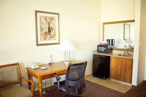 Hampton Inn & Suites College Station - image 35