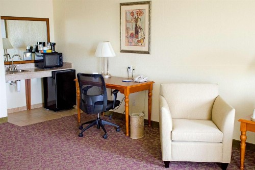 Hampton Inn & Suites College Station - image 36