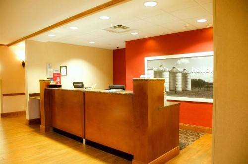 Hampton Inn & Suites College Station - image 4