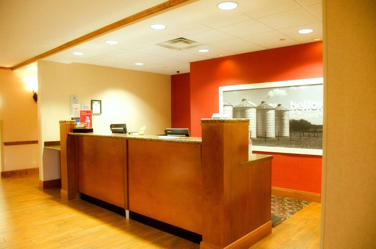 Hampton Inn & Suites College Station - image 4