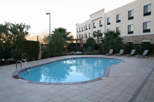 Hampton Inn & Suites College Station - image 7
