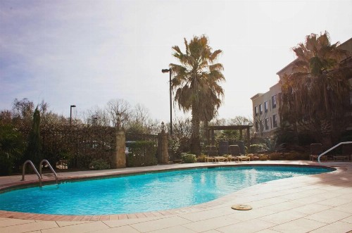 Hampton Inn & Suites College Station - image 9