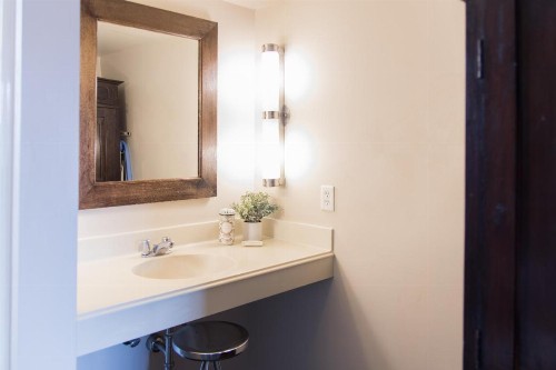 Vineyard Court Designer Suites Hotel - image 13