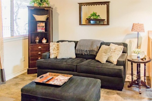 Vineyard Court Designer Suites Hotel - image 36