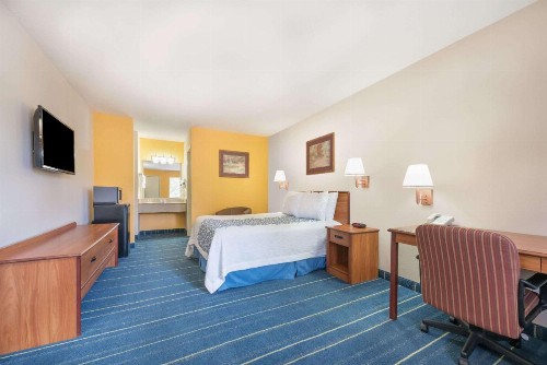 Days Inn by Wyndham Bryan College Station - image 7