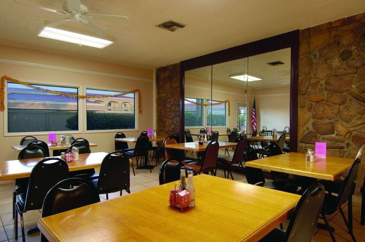 Americas Best Value Inn & Suites-College Station - image 7