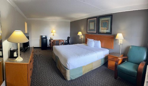 La Quinta Inn by Wyndham College Station - image 2