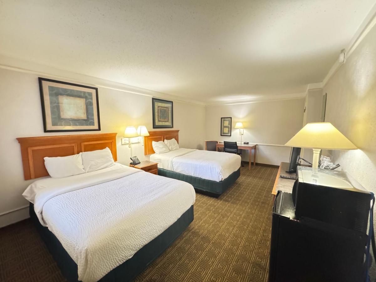 La Quinta Inn by Wyndham College Station - image 3